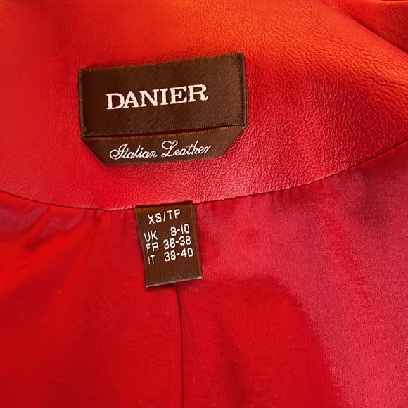 Danier Italian Leather Lamb’s skin jacket - Picture 5 of 10